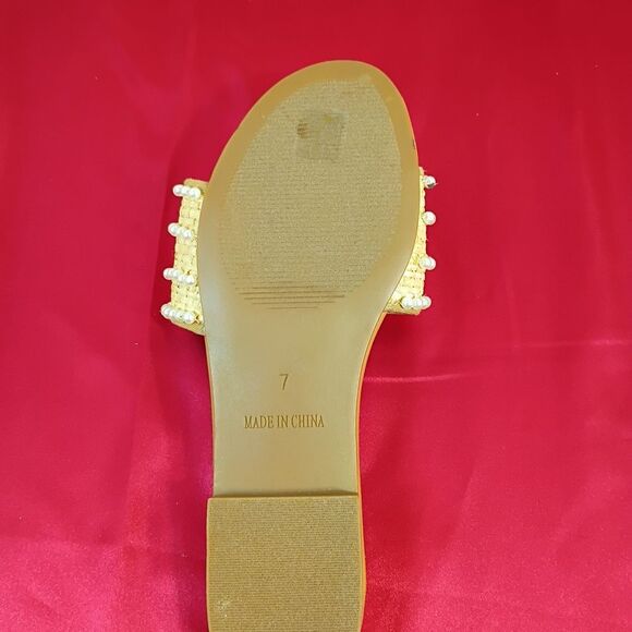 Elegant Pearl-Embellished Slide Sandals - Picture 2 of 8